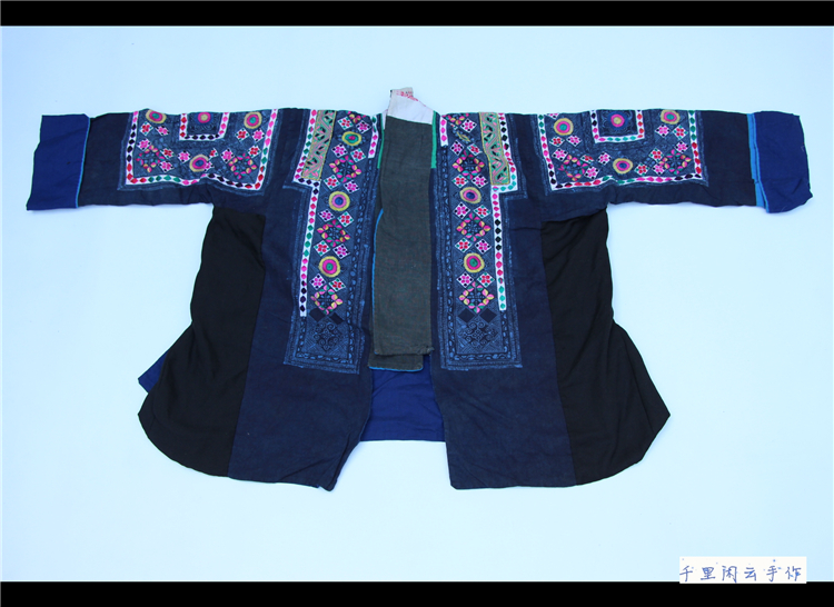 Qianli Xianyun handmade ethnic style embroidery Miao handicraft Guiding cotton batik top C554