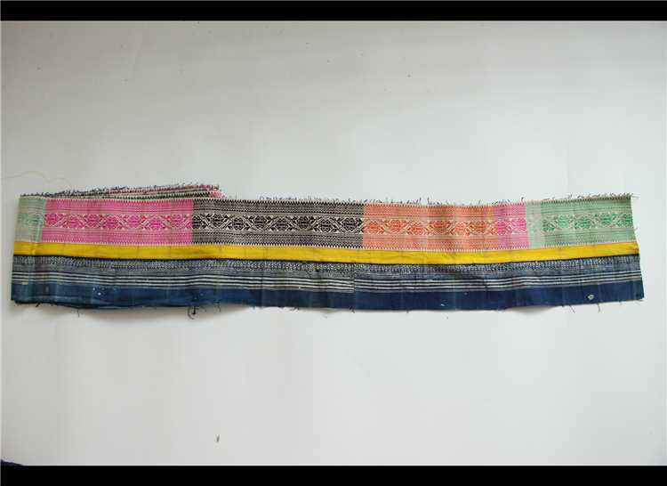 Qianxi Miao Wax Dyeing Thyme Skirt skirt Picked Flowers Embroidered Old Embroidered Strip Batik H43