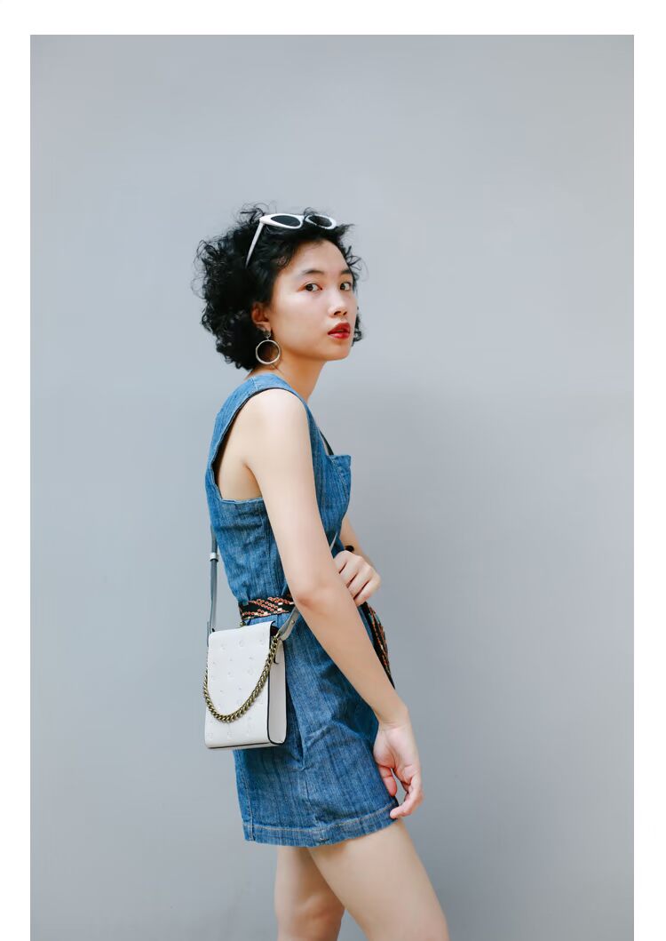 Giới hạn phiên bản dập nổi thời gian của mình HER TIME2018 thiết kế thích hợp điện thoại di động Bao Đầu lớp da Messenger túi túi coach nữ
