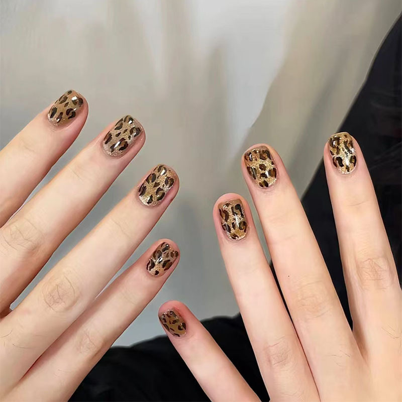 Leopard Print Cat-Eye Wearable Nails, Light-Chasing, Cool and Spicy Girl Style, High-End Feel, Brightening, Versatile, High-Gloss Short Nail Patches