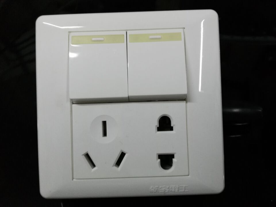 Zhangjiagang Donating Treasure Switch Socket panel Double-switch double-cut with two-three-pole socket Two-opening five-hole 86-type concealed clothes
