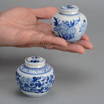 Jingdezhen blue and white porcelain retro hand-painted Lotus ceramic small tea jar fragrant powder small jar