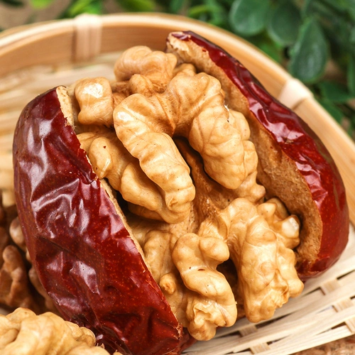 Синьцзян Специализированная папка Jujube Walnut Hetian Jujube бумажные грецкие орехи, закуски с изюмом Turpan 500G