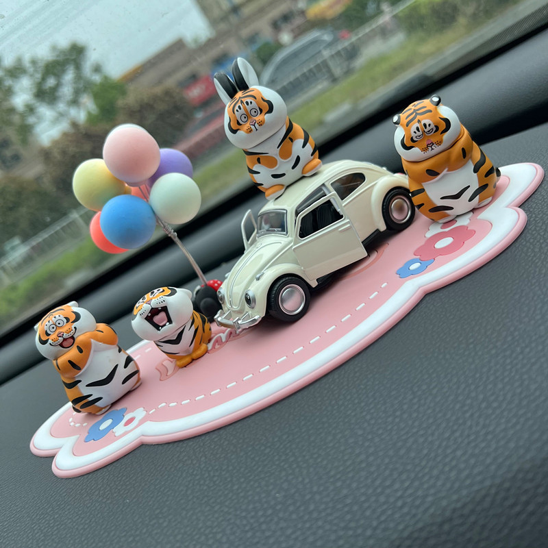 I Am Not a Fat Tiger, but a Car Interior Decoration Accessory Specifically for Car Centers, Creative Male and Female Internet Celebrity Creative Figurine for Cars