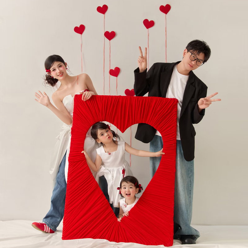 New Chinese-Style Wedding Photo Pleated Hollow Heart-Shaped Frame Family Portrait Red Heart Hand-Held Board Photo Props