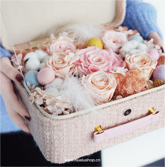 The enchanter of the heart between hearts and minds The Valentine's Day Flower Box Yongsheng Gift Box Companion Gift