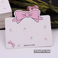 Около 100 маленьких клубничных карт в вырезом