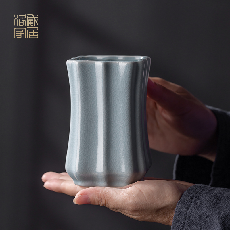 The azure glaze floret bottle of jingdezhen Chinese archaize home sitting room flower arranging ceramics decoration porcelain bottle furnishing articles