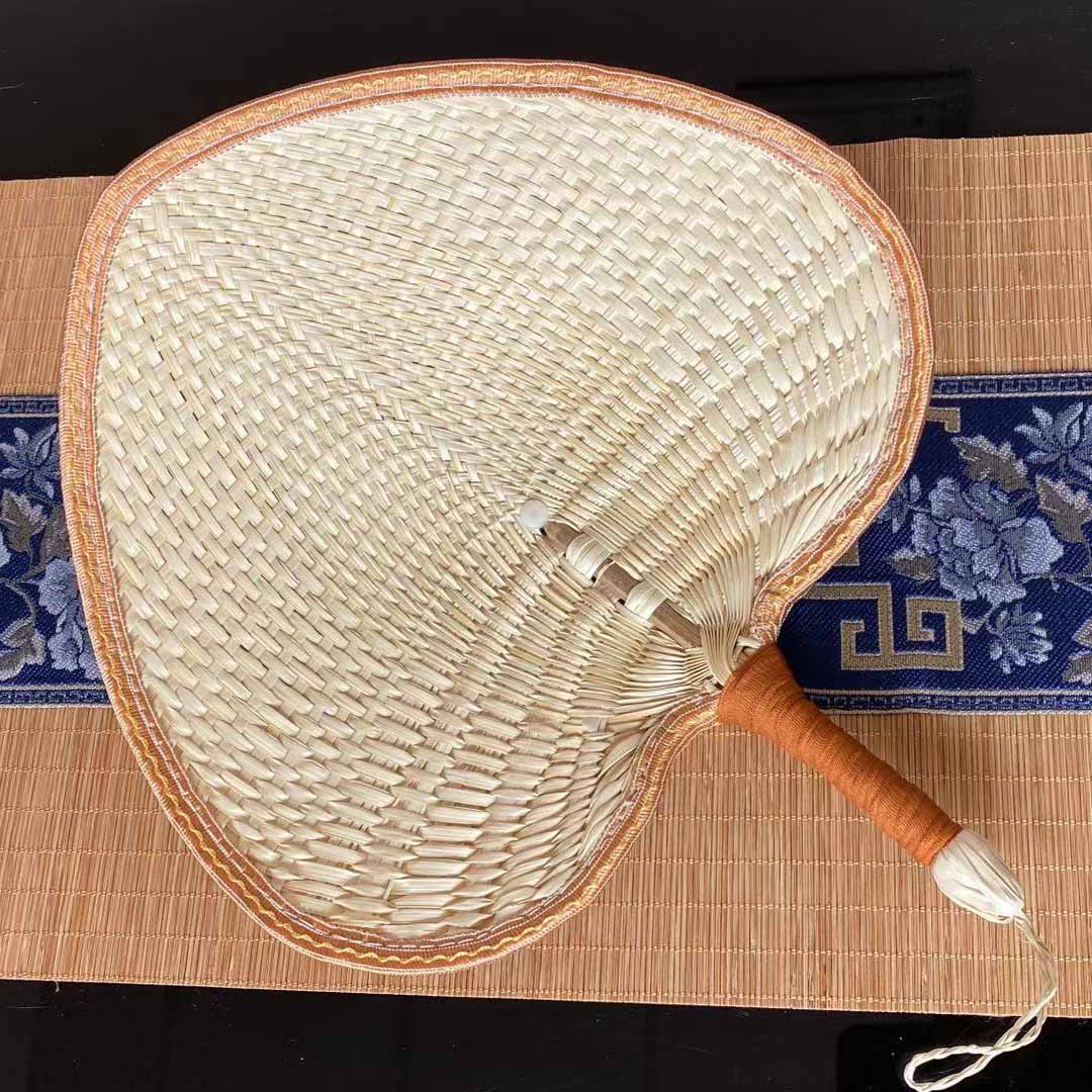 Ancient wind old-fashioned straw choreography fan fan Wind Children hand woven busfan Summer Carry-on Summer Carry-on mosquito repellent Han Chinese Wind