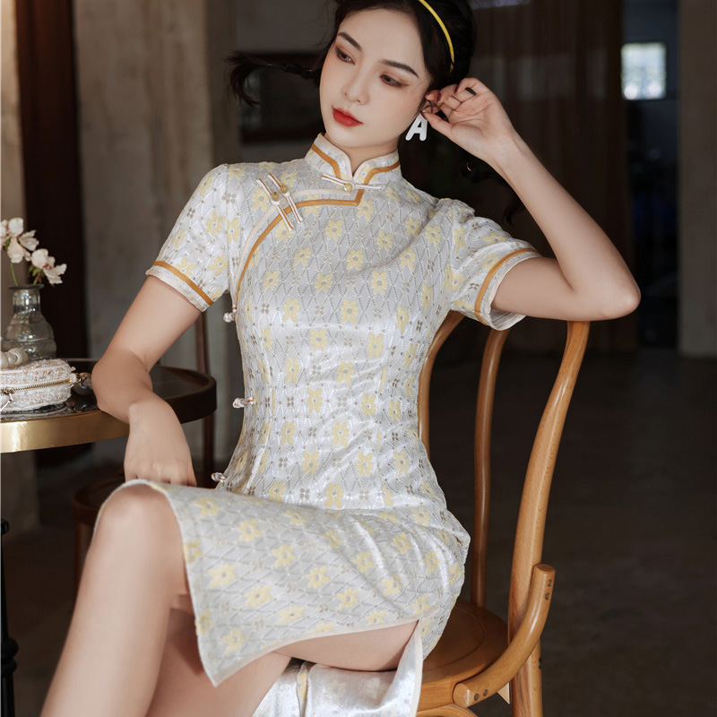 Long lace spring summer cheongsam, lightweight modern evening dress, mid-length Long lace spring summer cheongsam, lightweight modern evening dress, mid-length