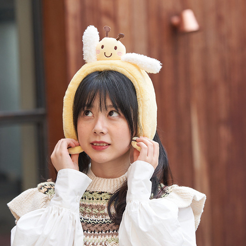 Cute little bee earmug ear mug warm and protective ear cover wing movable ear warm winter sky cartoon cute student female