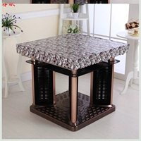 Темно -коричневый темно -коричневый пион цветет