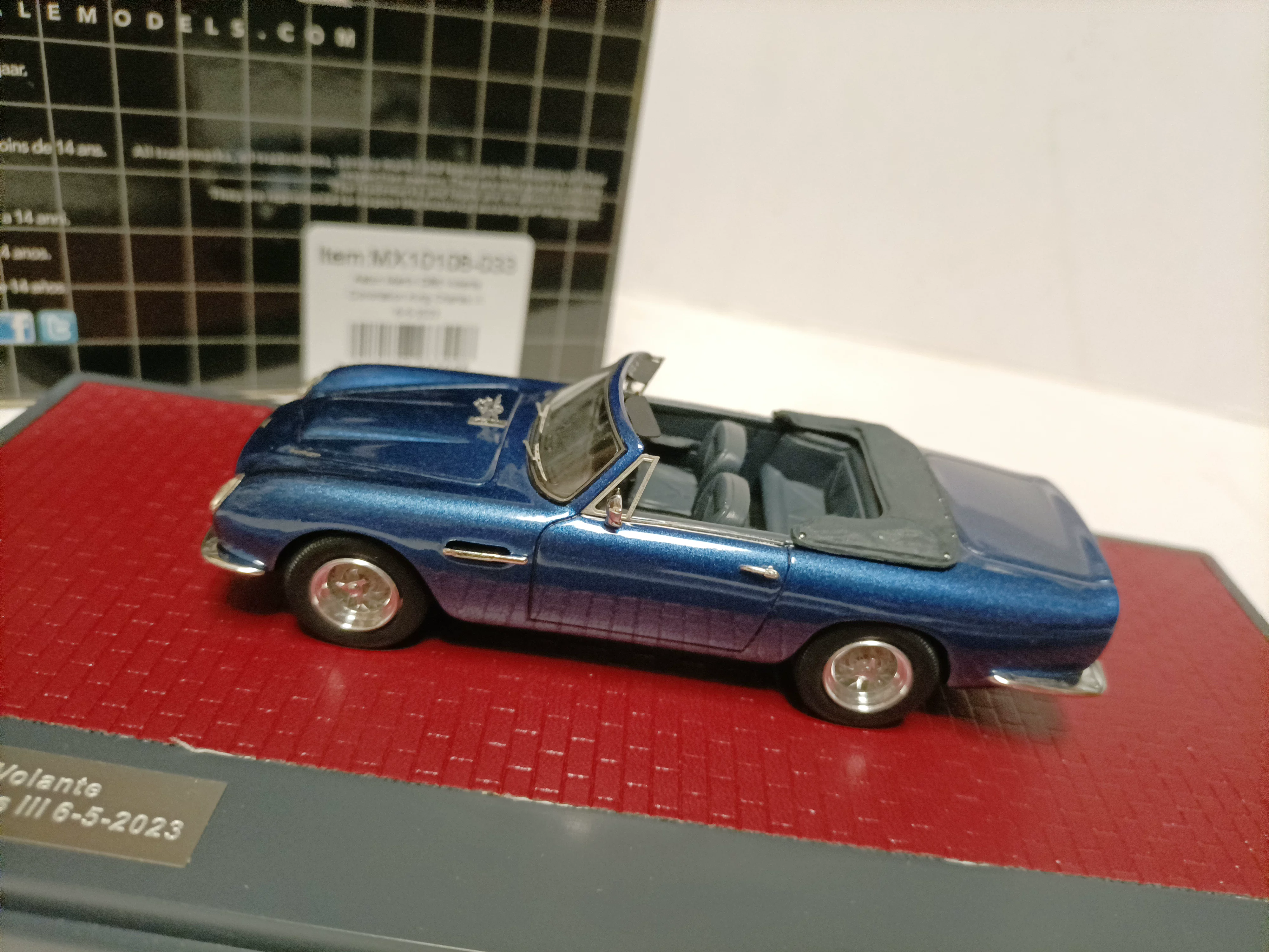 Модель спортивного автомобиля Aston Martin 1:43 Matrix Aston DB6 2023 Коронация Чарльза III