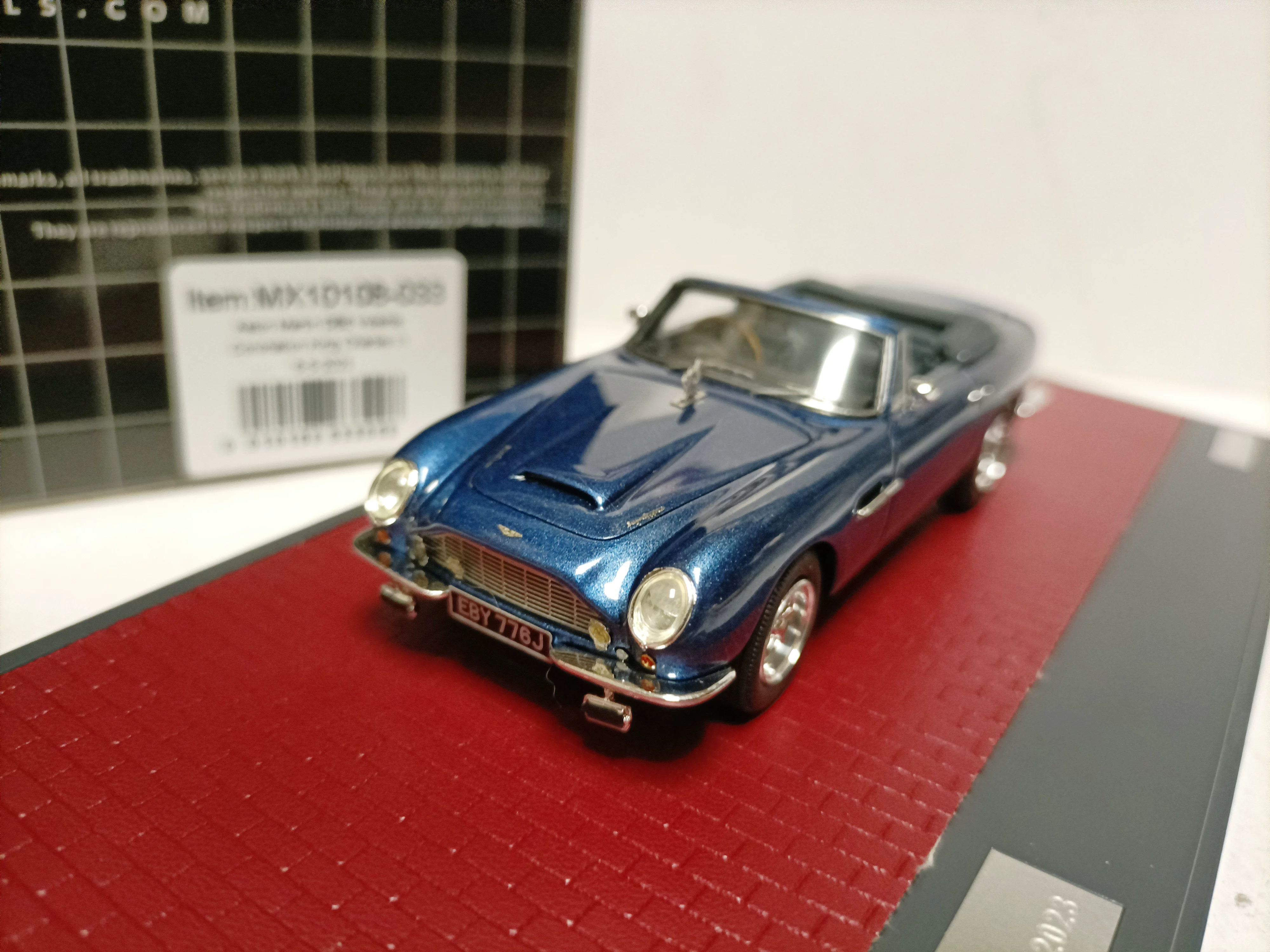 Модель спортивного автомобиля Aston Martin 1:43 Matrix Aston DB6 2023 Коронация Чарльза III
