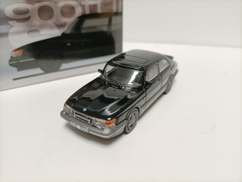 Tarmac Works 1 64 Saab Four-Door Coupe Model Saab 900 Turbo Black Tarmac Works 1 64 Saab Four-Door Coupe Model Saab 900 Turbo Black