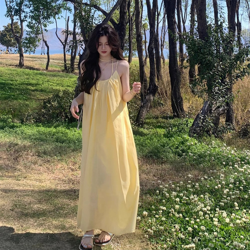 Vacation-Style Yellow Spaghetti Strap Dress, Summer 2025 New Model, Gentle Fairy Dress, Elegant and Slimming A-Line Long Dress, Trendy