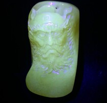 Pure natural chicken oil yellow beeswax Zhong Kui Heavenly Master beeswax carved pendant 17 6 grams