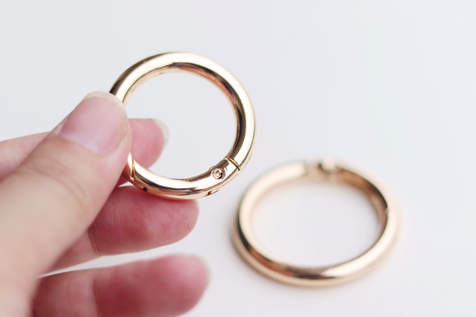 多功能环扣：空间优化的新利器