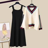 Бежевый свитер, черное платье-комбинация