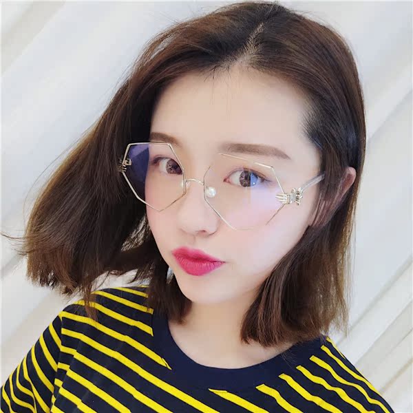 Ngôi sao với cùng một đoạn thời trang kính bất thường nữ ngọc mũi khay retro cá tính phẳng gương thủy triều nam mặt khung nhỏ kính mát nữ