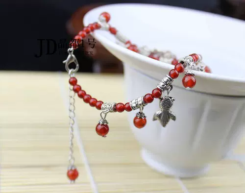 Модные красные ноги для мужчин в год зодиака 𫔀 Женская сплава красная веревка