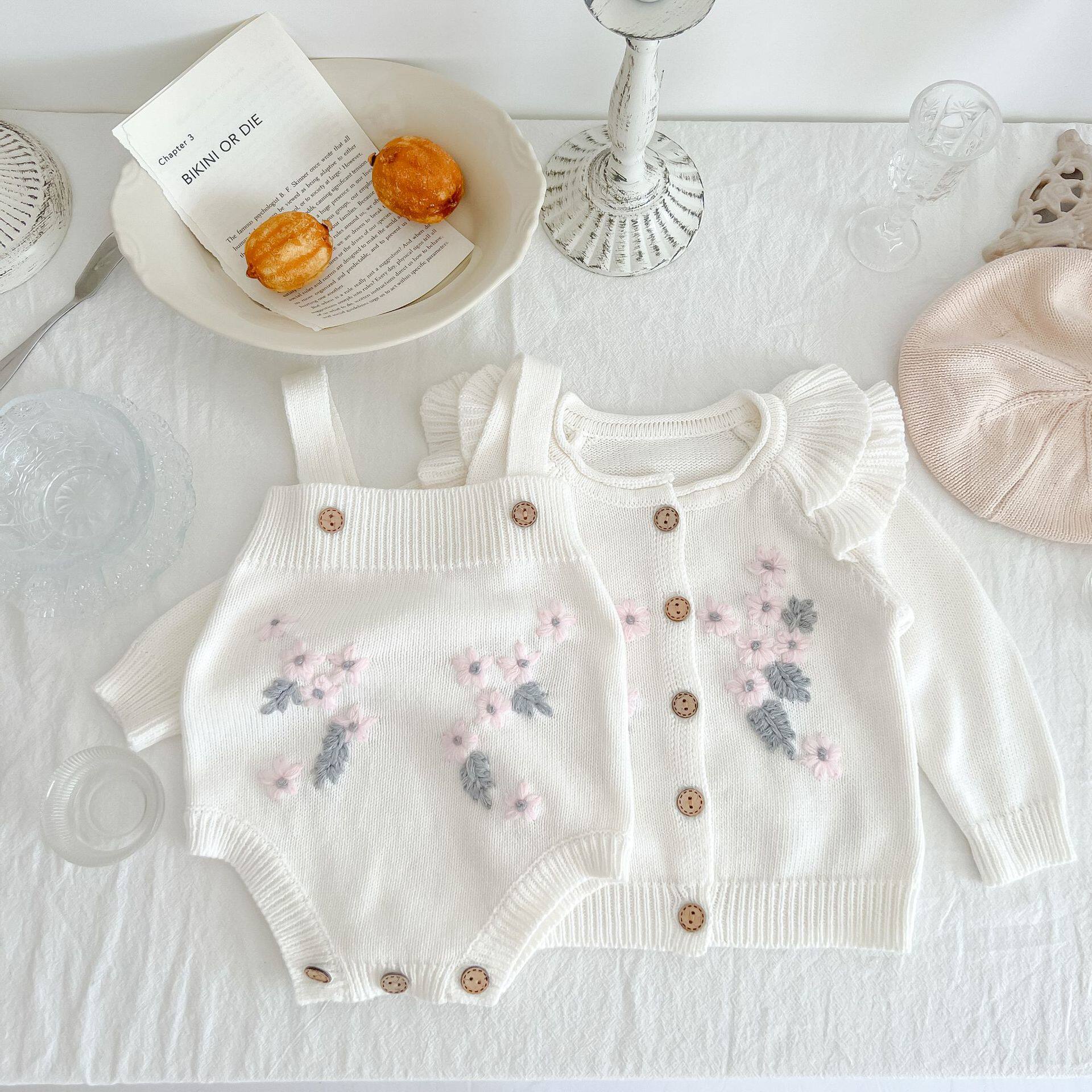 2022 autumn and winter new baby girl knitted cardigan hug baby bag pants two-piece suit baby cotton sweater romper