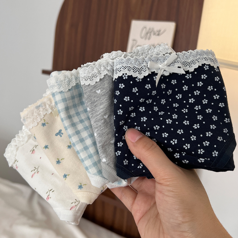 "Floral Collection" Girls' Panties with Extended Pure Cotton Crotch, Comfortable Japanese-Style Lace, Sweet Mid-Waist New Triangle Design "Floral Collection" Girls' Panties with Extended Pure Cotton Crotch, Comfortable Japanese-Style Lace, Sweet Mid-Waist New Triangle Design