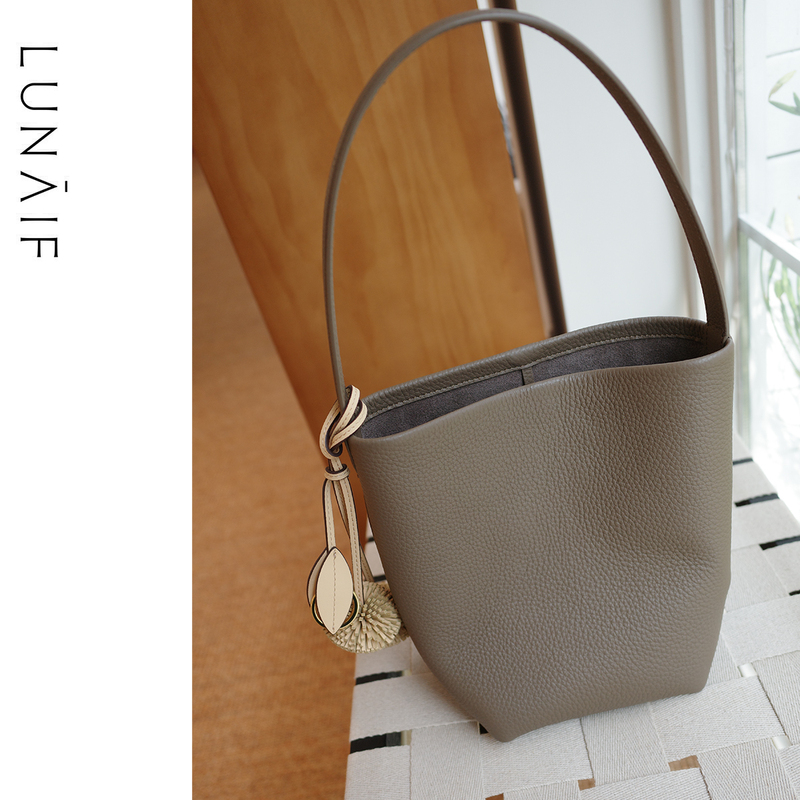 Lunaif/Textural Beauty, a Must-Have for Spring and Summer, Imported Fetal Cowhide Versatile Bucket Bag, Lambskin Woven Bucket Bag Lunaif/Textural Beauty, a Must-Have for Spring and Summer, Imported Fetal Cowhide Versatile Bucket Bag, Lambskin Woven Bucket Bag