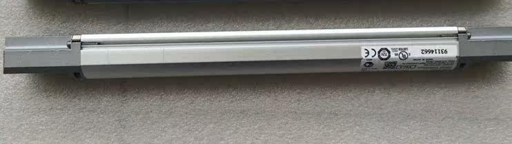 KEYENCE Kienz SL-V16H-T light curtain in the light of the light