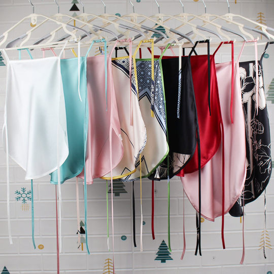 Antiker Damen-Pyjama mit Bauchband aus Seide, sexy und interessant