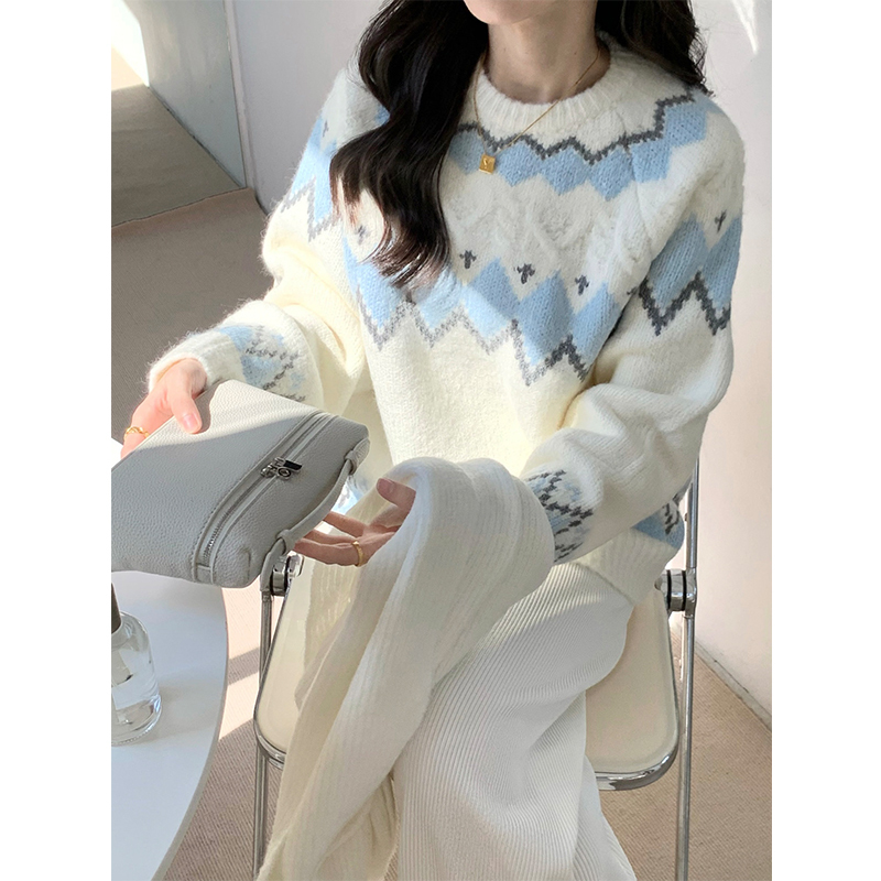 White Fair Isle Retro Argyle Crew Neck Sweater for Women, Autumn and Winter, Lazy Style, Designer Embroidered Color-Block Knitwear, Thick White Fair Isle Retro Argyle Crew Neck Sweater for Women, Autumn and Winter, Lazy Style, Designer Embroidered Color-Block Knitwear, Thick