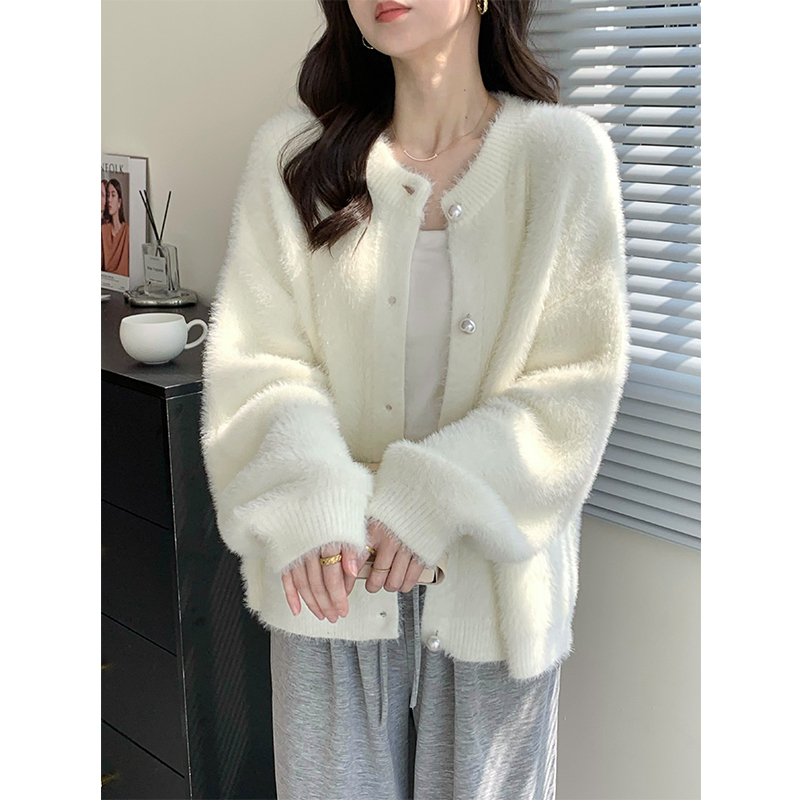 Korean-Style Off-White Imitation Mink Velvet Round-Neck Sweater Jacket for Women, Autumn and Winter Loose Lazy Style Soft Knit Cardigan Thick