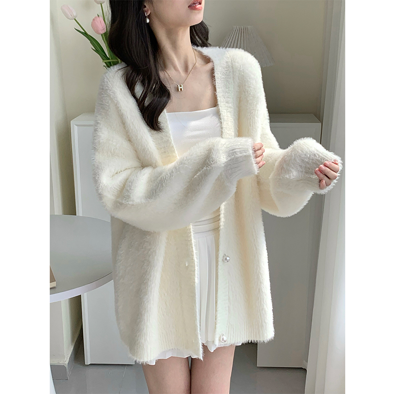 Korean-Style White Faux Mink Velvet V-Neck Sweater Coat for Women, Loose and Gentle Style, Lazy Knit Cardigan, Thick for Autumn and Winter