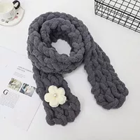 Глубоко серой и молочный белый