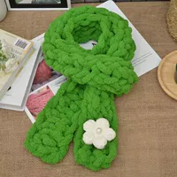 Трава зеленый и молочный белый