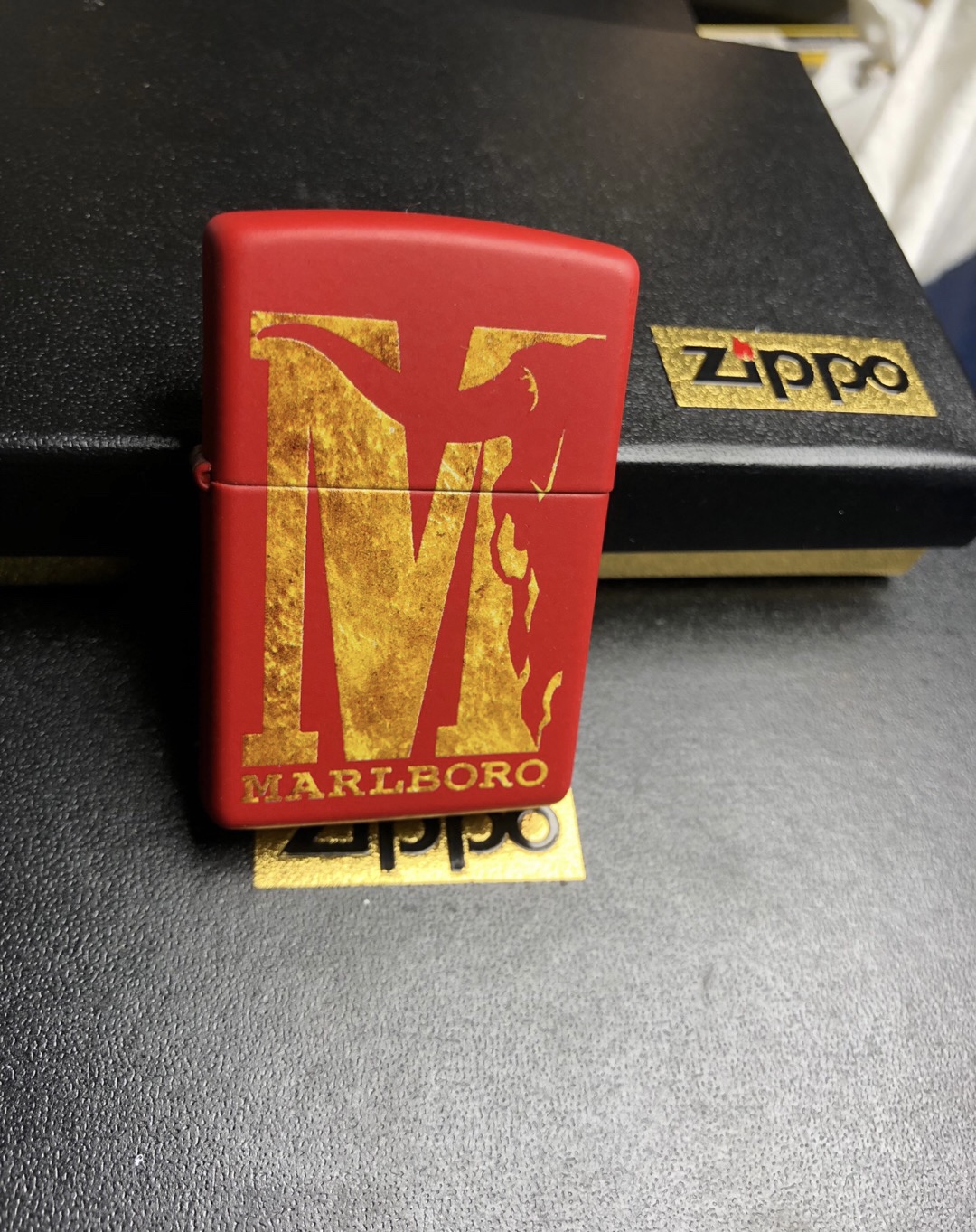 US genuine zippo lighter Zippo Marlboro Marlboro Golden Bull Skull Red Dumb Paint