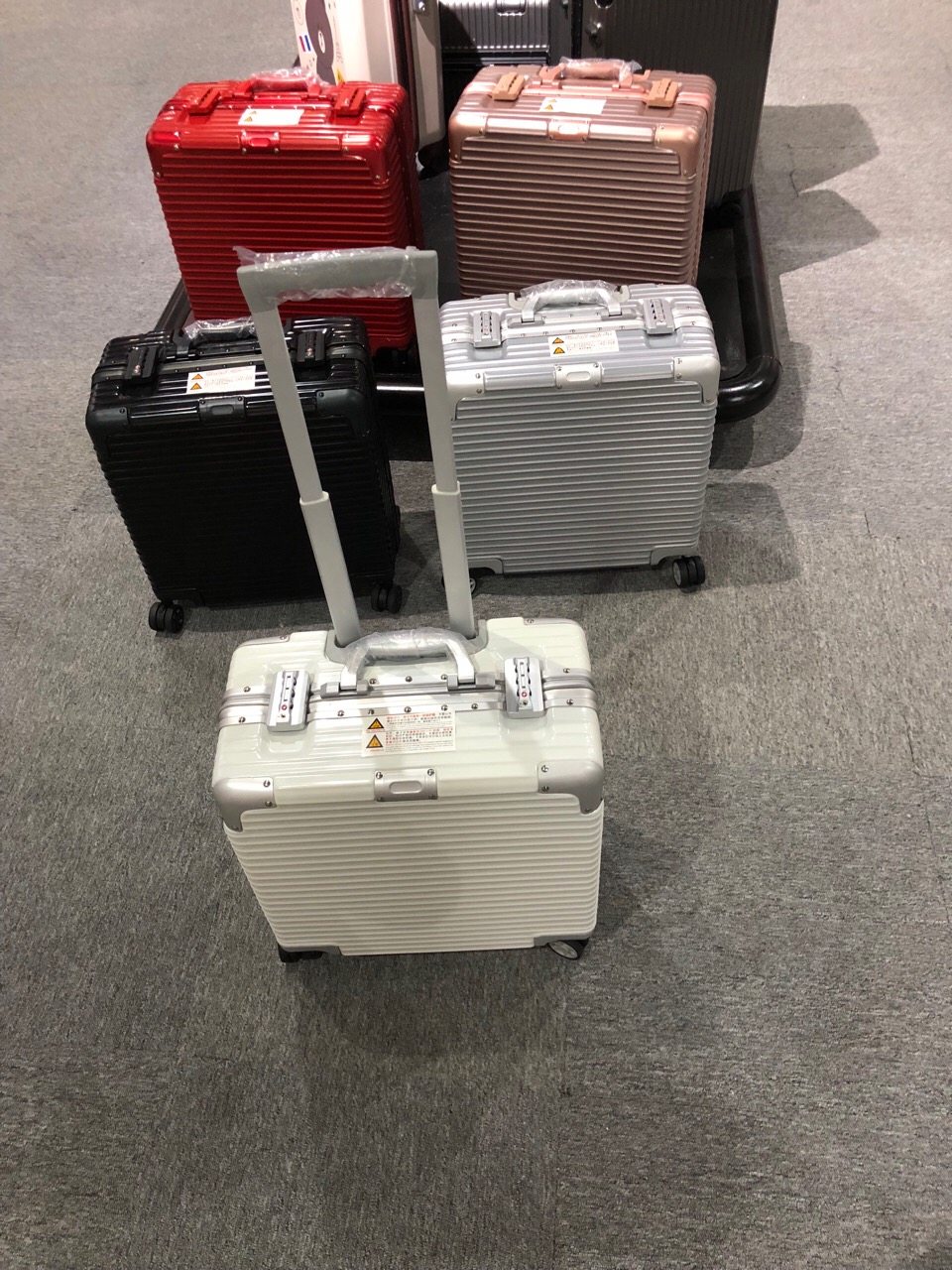 Den Case High-end Aluminum Frame Case 18 Inch Customs Lock Universal Wheel Endless Aluminum Alloy Pull Rod