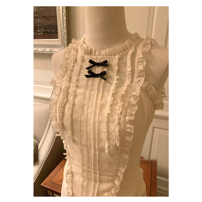 Antique Love Letter Style Vintage Soft Lace Sleeveless Top with Delicate Ruffled Edges and a Slim Fit as a Base Layer