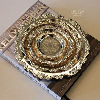 Display of large, medium and small silver-plated cake trays, afternoon tea and pastry plates, jewelry storage plates, ornaments, dessert tables and snack plates