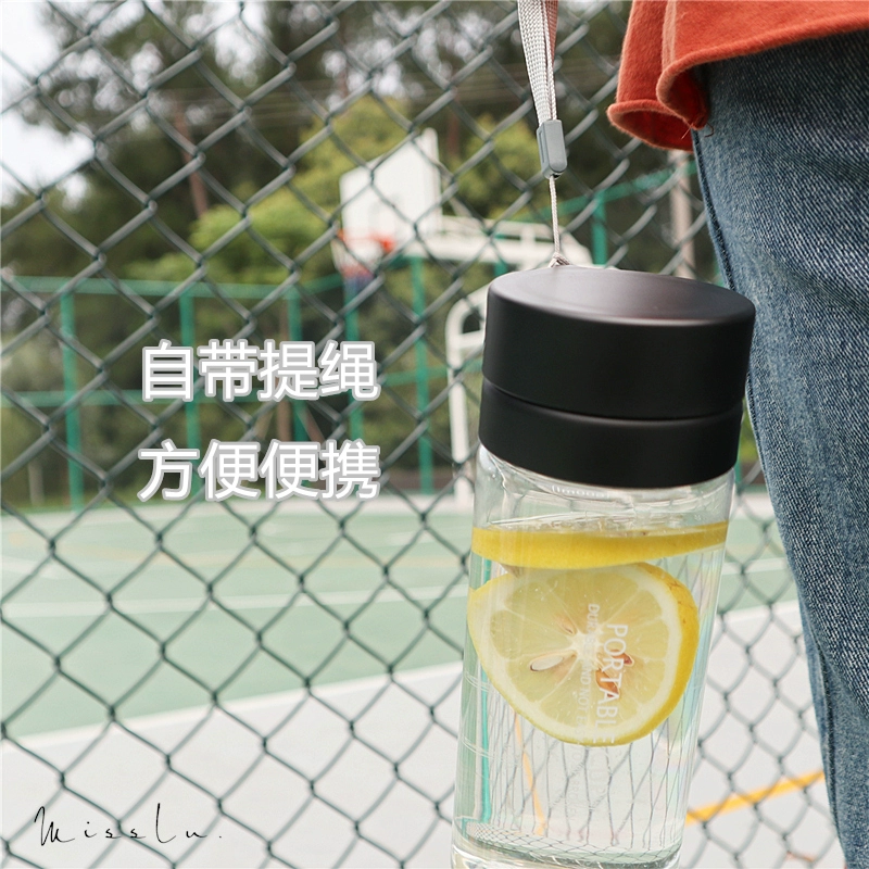 Phiên bản tiếng Hàn của những chiếc cốc nhựa dung tích lớn thể thao đơn giản dành cho nam và nữ sinh viên đôi với tách trà cầm tay tươi