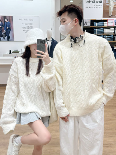 Unique Couple Outfits for Autumn and Winter 2024, White Cable Knit Sweaters for Men and Women, High-End, Lazy Style, Suitable for Marriage Registration, Thickened