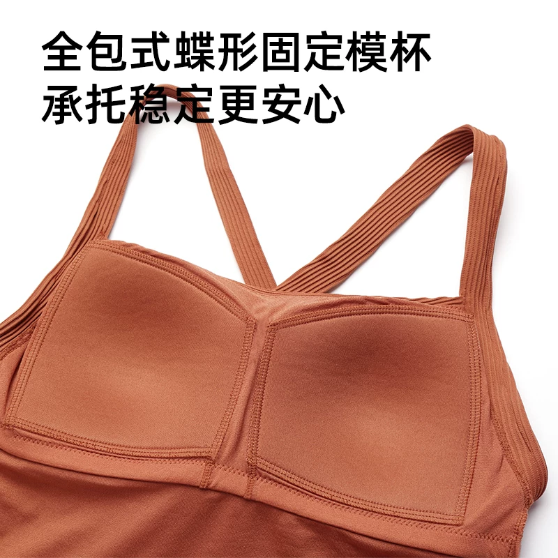 Fitted купальник, красивая спина, акцент на бёдрах