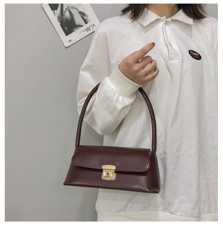 Femmes Moyen Faux Cuir Couleur Unie Style Vintage Style Classique Bloquer Sac À Main display picture 17