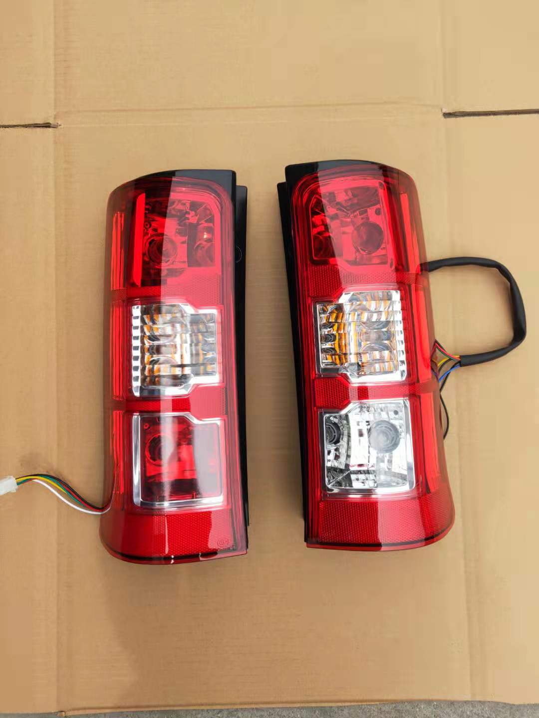 Suitable for Jiabao V80 rear tail lights, reversing lights, rear combination lights, Jiabao V80L rear tail lights, FAW Jiabao