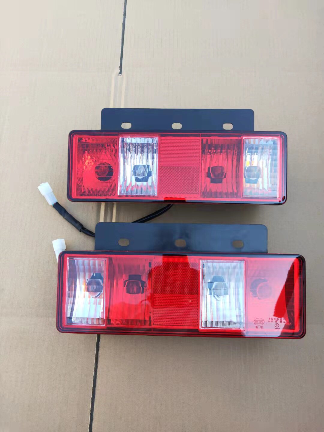 Applicable to Changan crossing queen lights crossing king X5 rear lights new Leopard rear lights Changan crossing truck rear tail lights