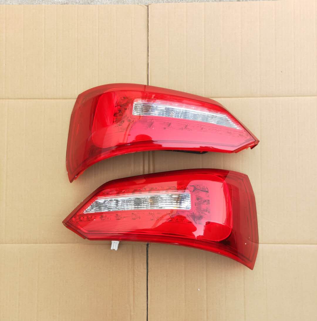 Applicable to Dongfeng scenery 580 rear taillight rear headlight 580 or so rear taillight assembly scenery 580
