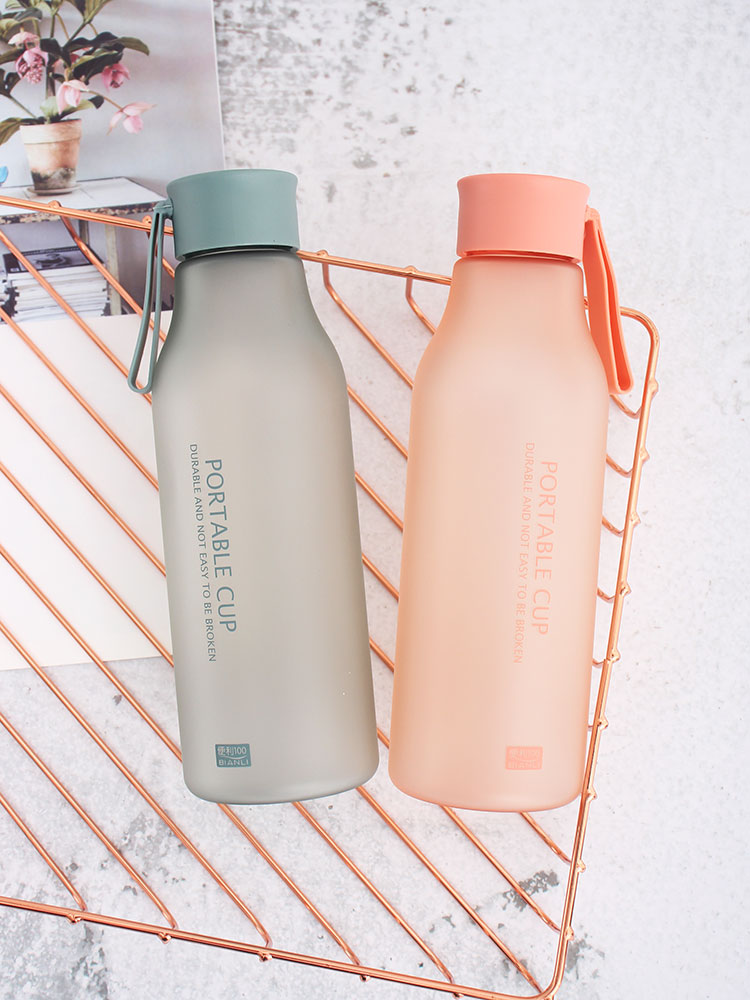 High-value beverage bottle plastic cup Male and female students drop-resistant portable water cup Korean version frosted simple summer accompanying cup