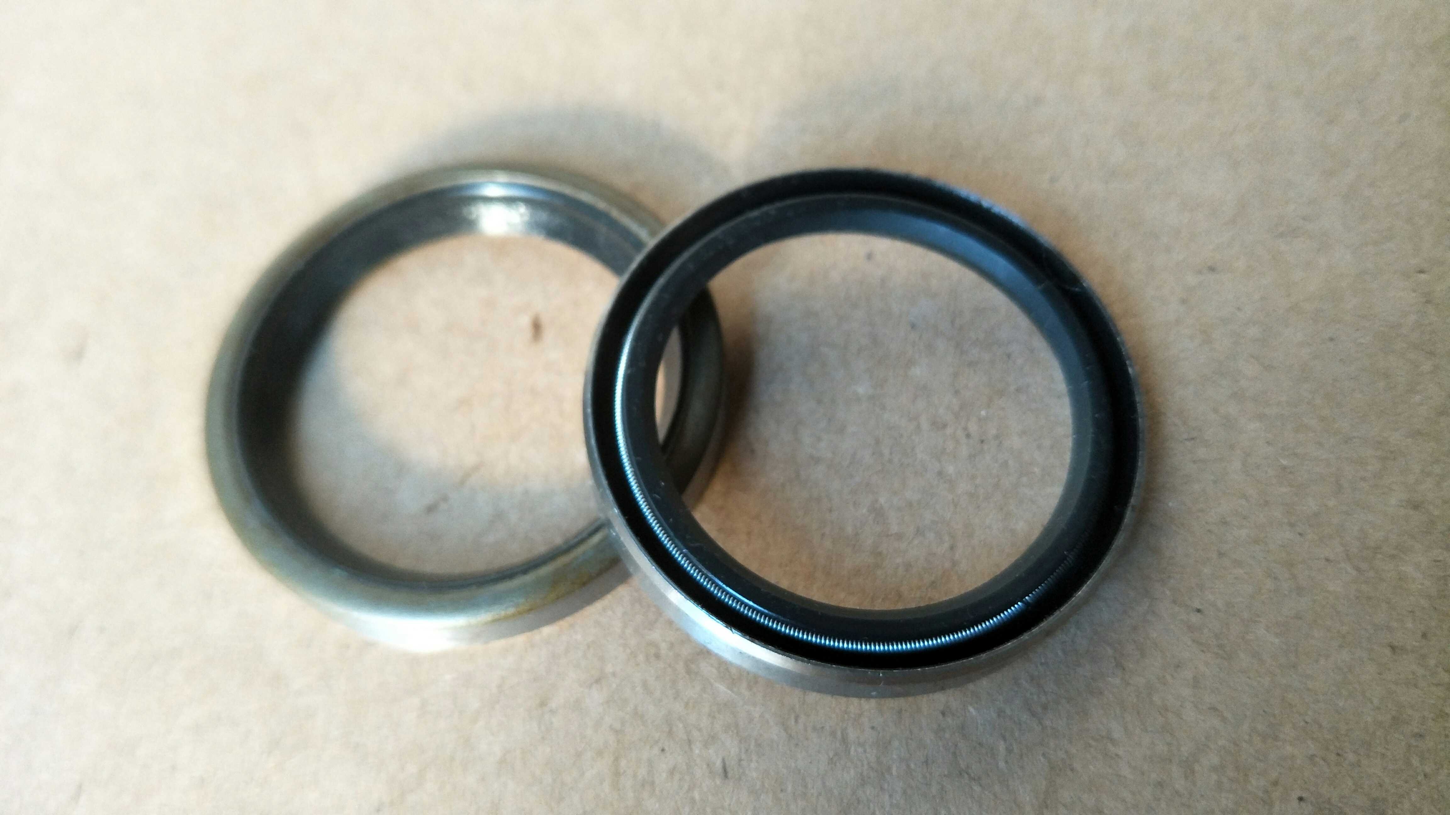 SB30 * 38 * 5 LYO oil seal 30324ET outer iron shell oil seal outer skeleton oil seal single lip iron shell oil seal