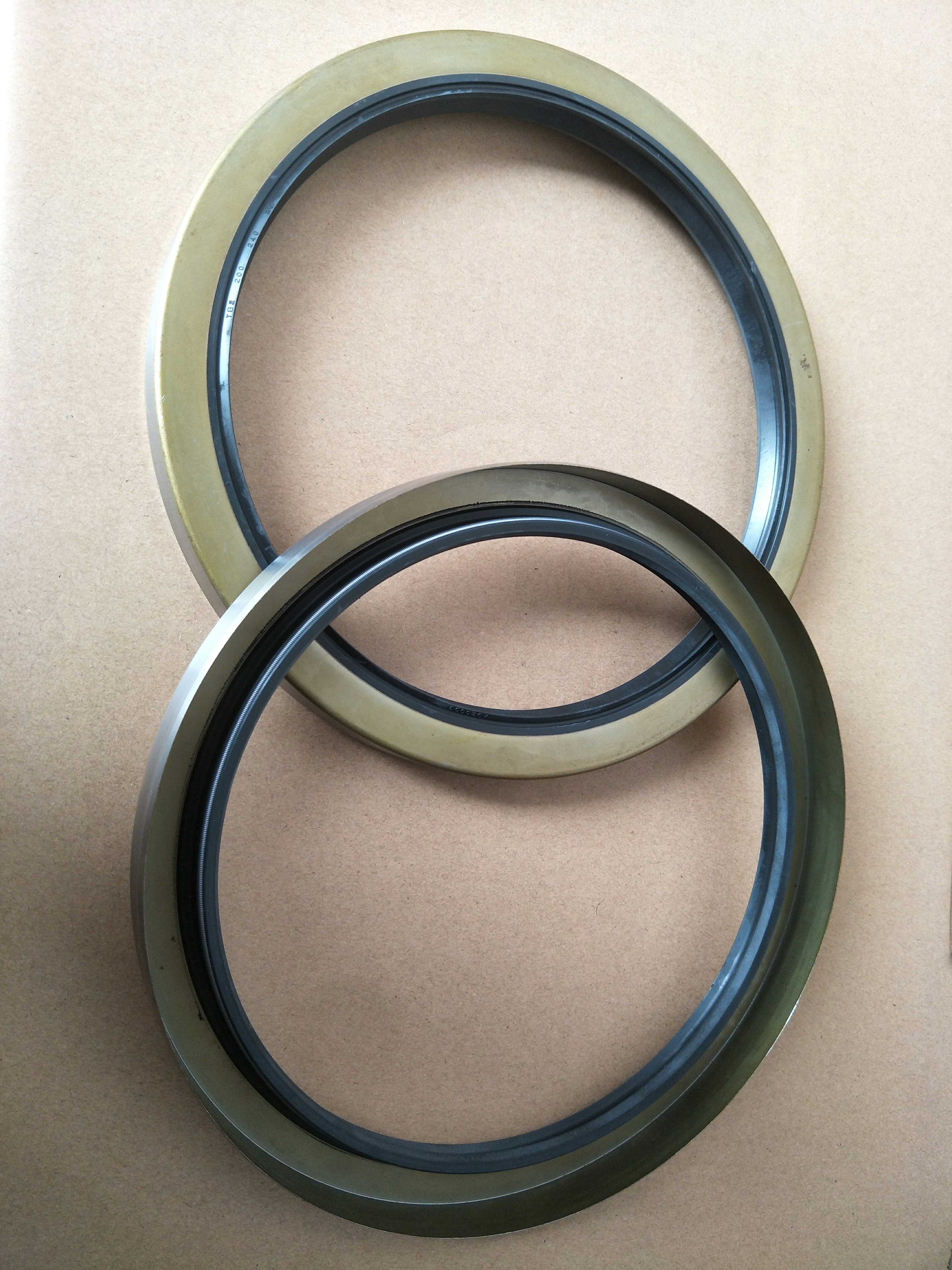 TB200 * 240 * 20 CHR Outer iron shell oil seal small pine god steel Hitachi AD5068A tooth case for disc oil seal NOK