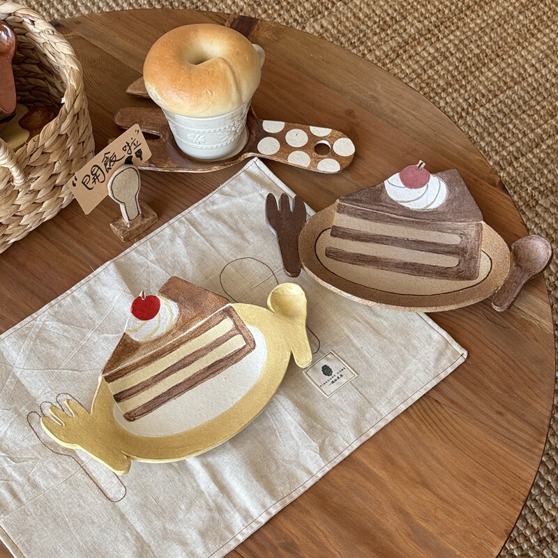 A Pinecone Home Original Handmade Ceramic Tableware Cake-Shaped Plate Creative Dessert Plate
